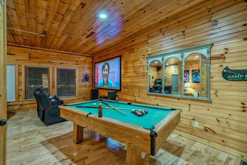 Stunning Mountain Cabin W Hot Tub Gatlinburg Eksteriør billede