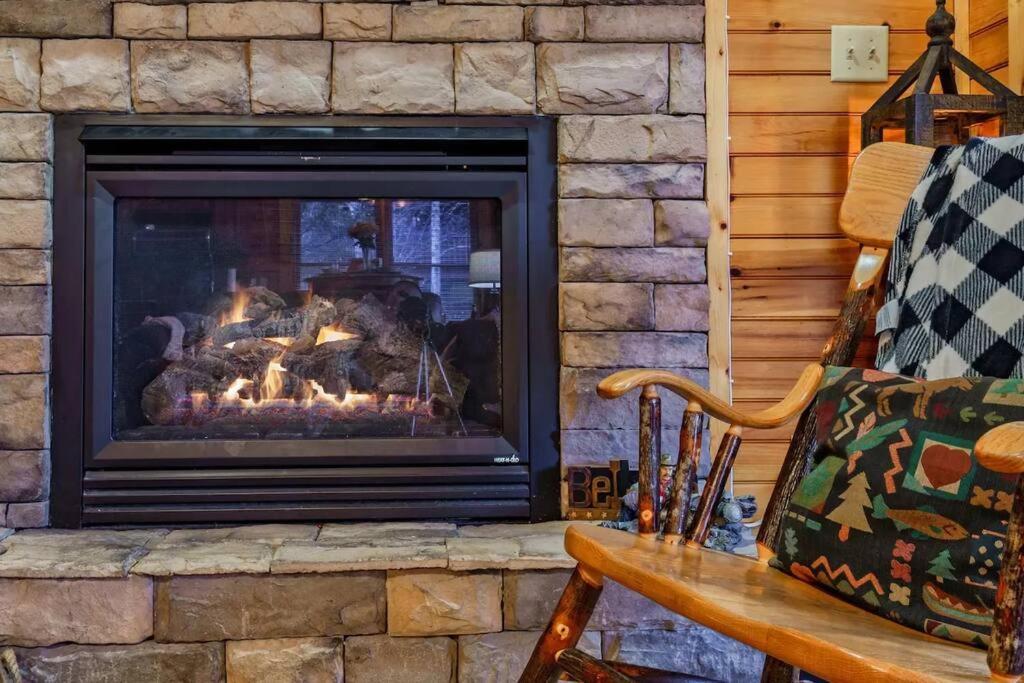Stunning Mountain Cabin W Hot Tub Gatlinburg Eksteriør billede