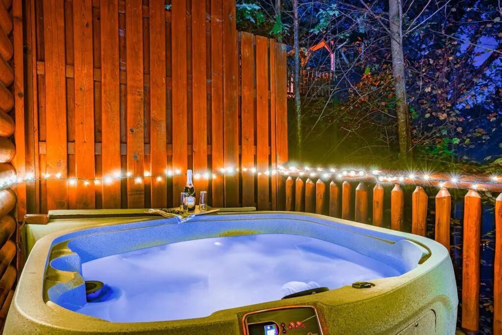 Stunning Mountain Cabin W Hot Tub Gatlinburg Eksteriør billede