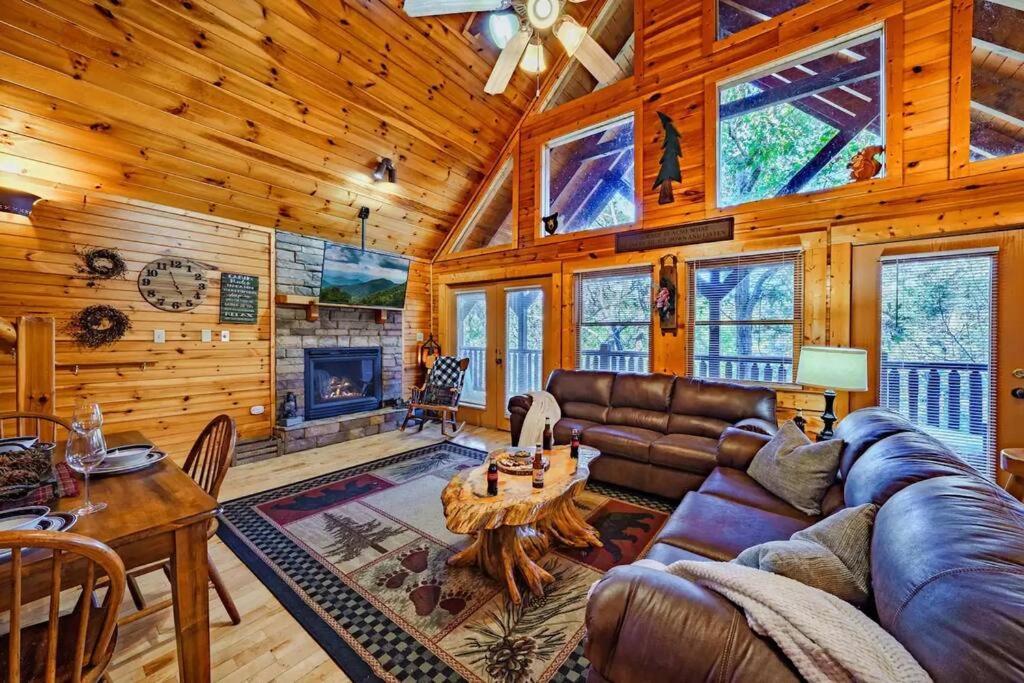 Stunning Mountain Cabin W Hot Tub Gatlinburg Eksteriør billede