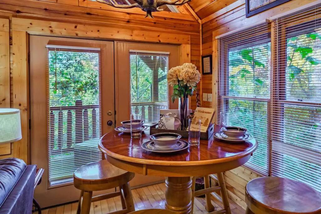 Stunning Mountain Cabin W Hot Tub Gatlinburg Eksteriør billede