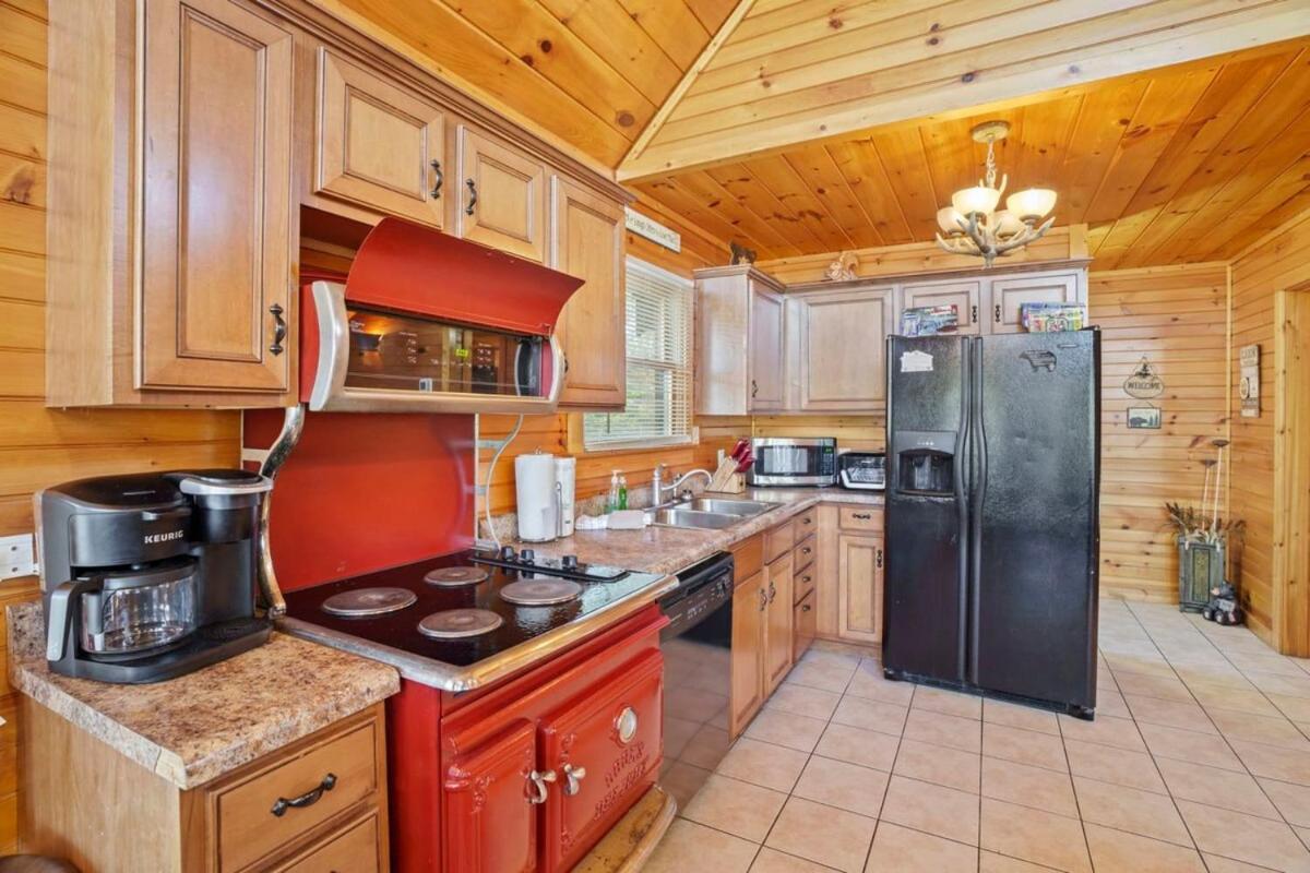 Stunning Mountain Cabin W Hot Tub Gatlinburg Eksteriør billede